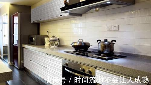 使用寿命|为什么有钱人厨房墙上不装插座听老电工的话,才知我家装错了