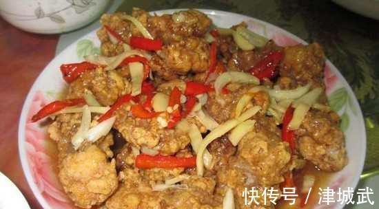 朋友请客吃饭 三个人花了几百块 这饭菜太“豪”了