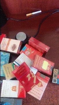 |搞笑GIF:什么你们的女朋友,到我手机就是我媳妇