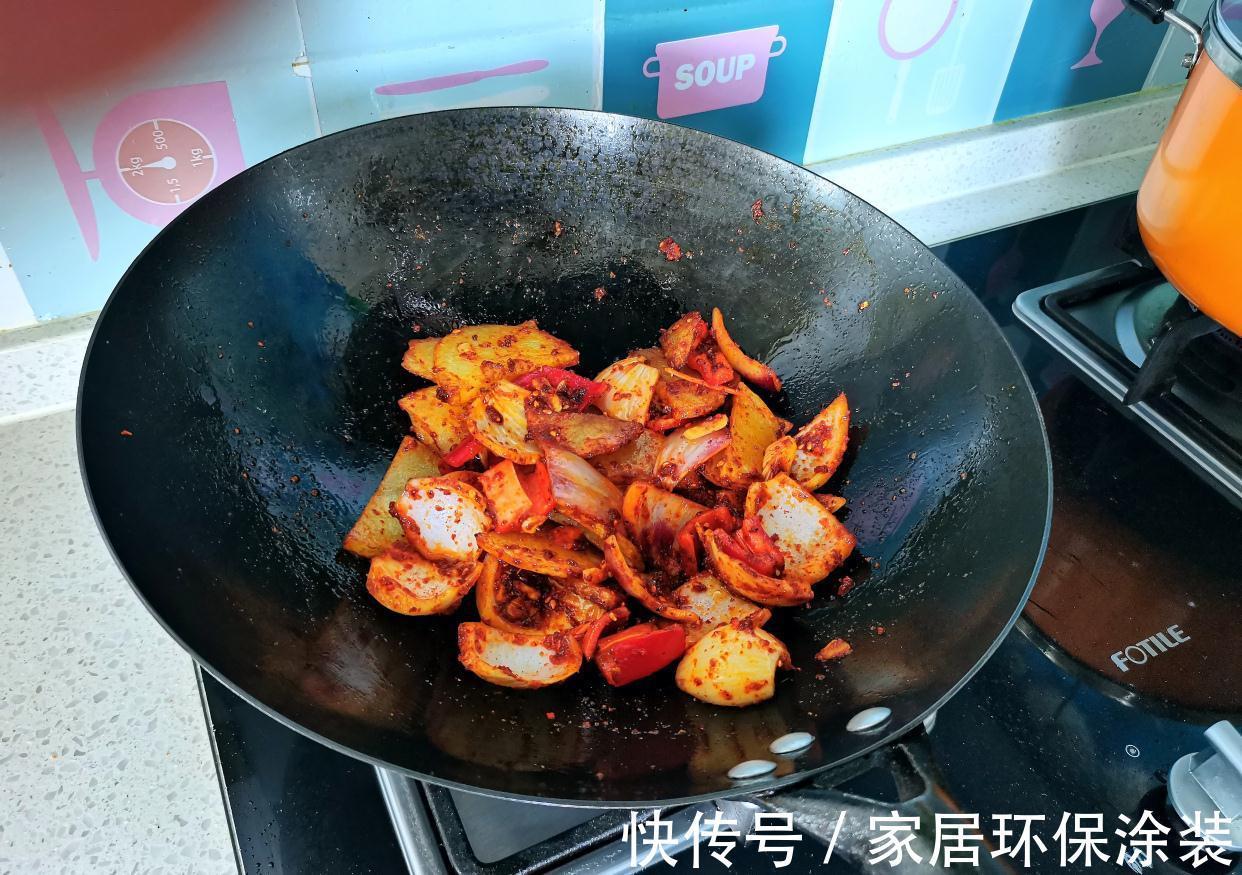 两人午饭,两菜一汤,都是自己爱吃的,最简单的幸福