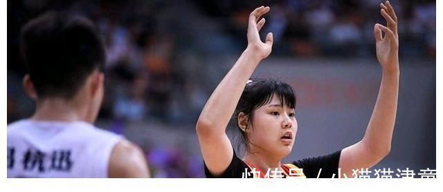 李月汝|中国女篮热身赛首战告负!双塔35+12大爆发 李梦10+6 许利民很满意
