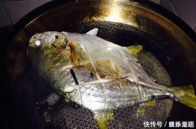 鱼皮|煎鱼时,不要再用姜片擦锅,牢记这3点,保证鱼好看不粘锅不破皮