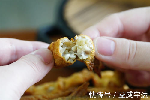 炸鱼时，挂糊用面粉还是淀粉？都不对，记住挂糊的方法，酥香鲜嫩