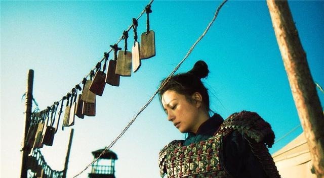 花木兰生活在军营中,为什么没人发现她是女性难道她不上厕所!