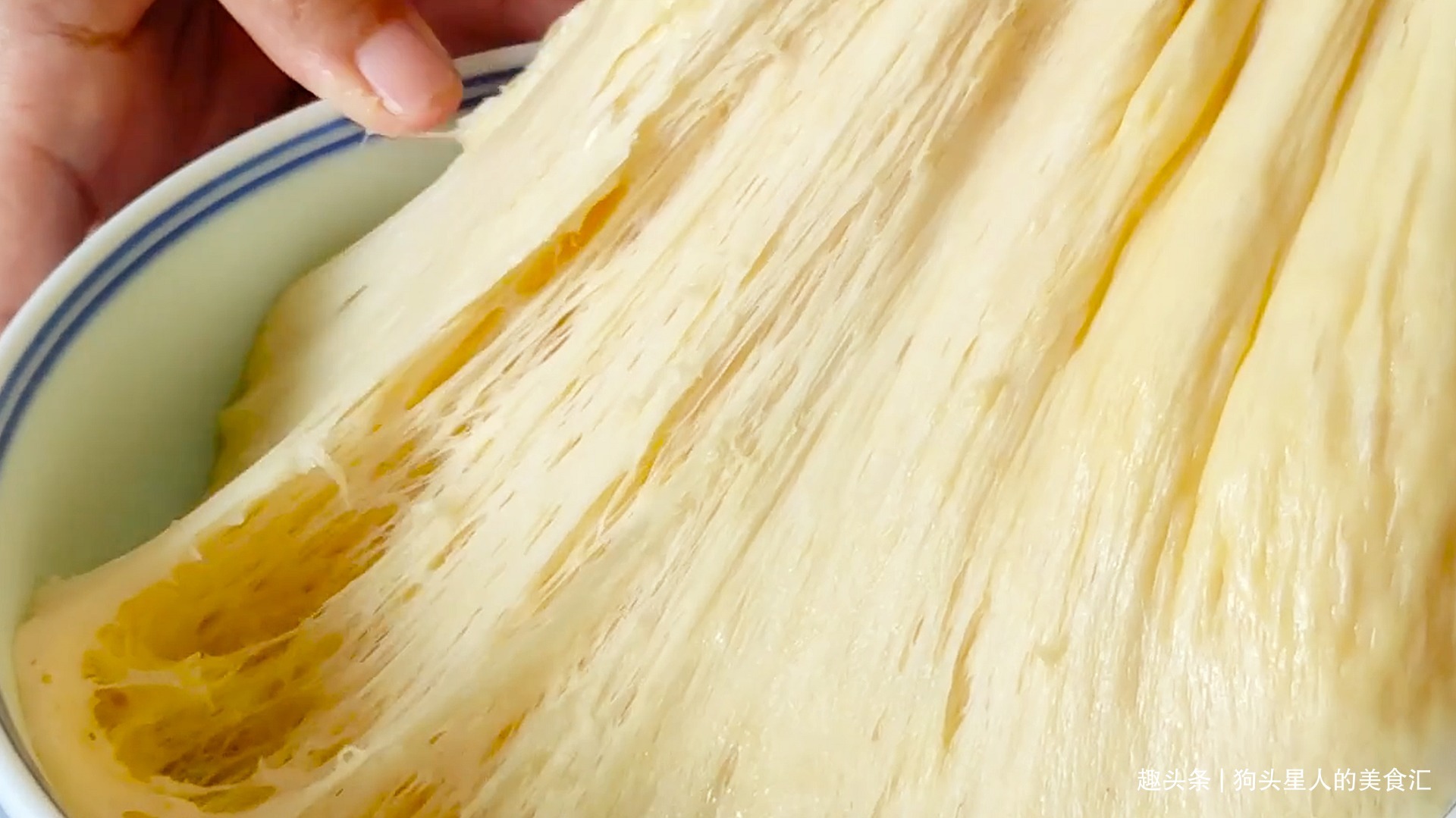 面粉不要做包子馒头了,教你新做法,不蒸也不烤,上桌就扫光