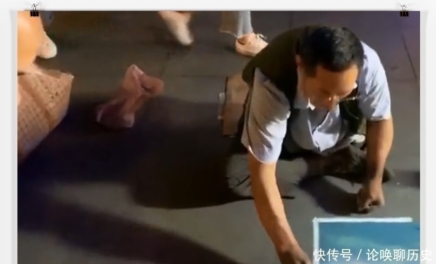 才华@同是流浪大师,一位写书法爆红到处捞金,一位画画低调的无人问津