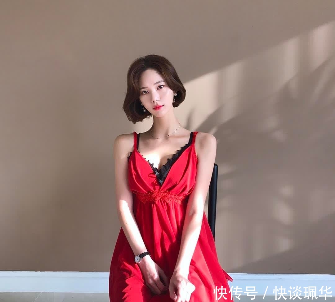 私房照|清纯可人短发清新妹子,好身材私房照