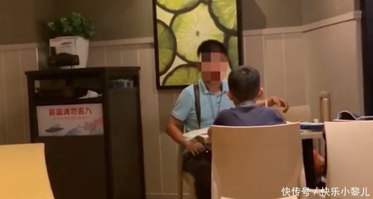 窒息|看到餐厅这对母女“窒息一幕”，才明白有的孩子，一辈子富不起来