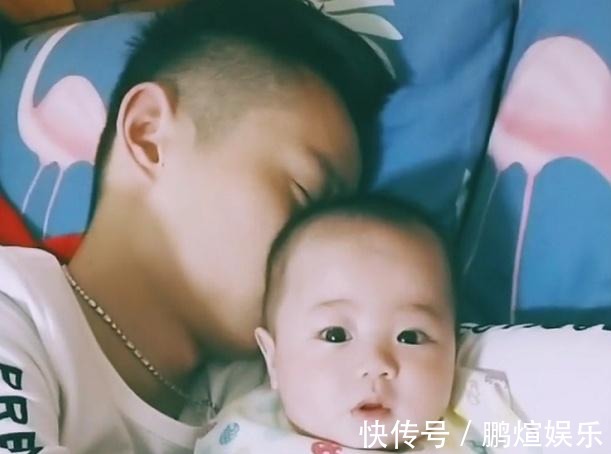 拖拉机|“打呼噜奶爸”带娃睡觉走红,萌娃一脸懵圈,是来了台拖拉机