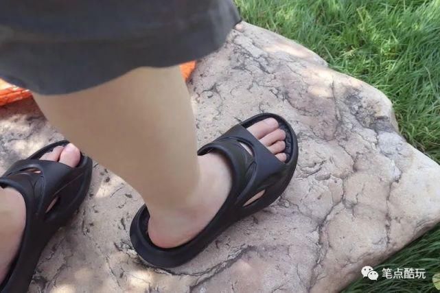 拖鞋|换鞋解乏，缓解脚压，咕咚运动舒缓拖鞋体验