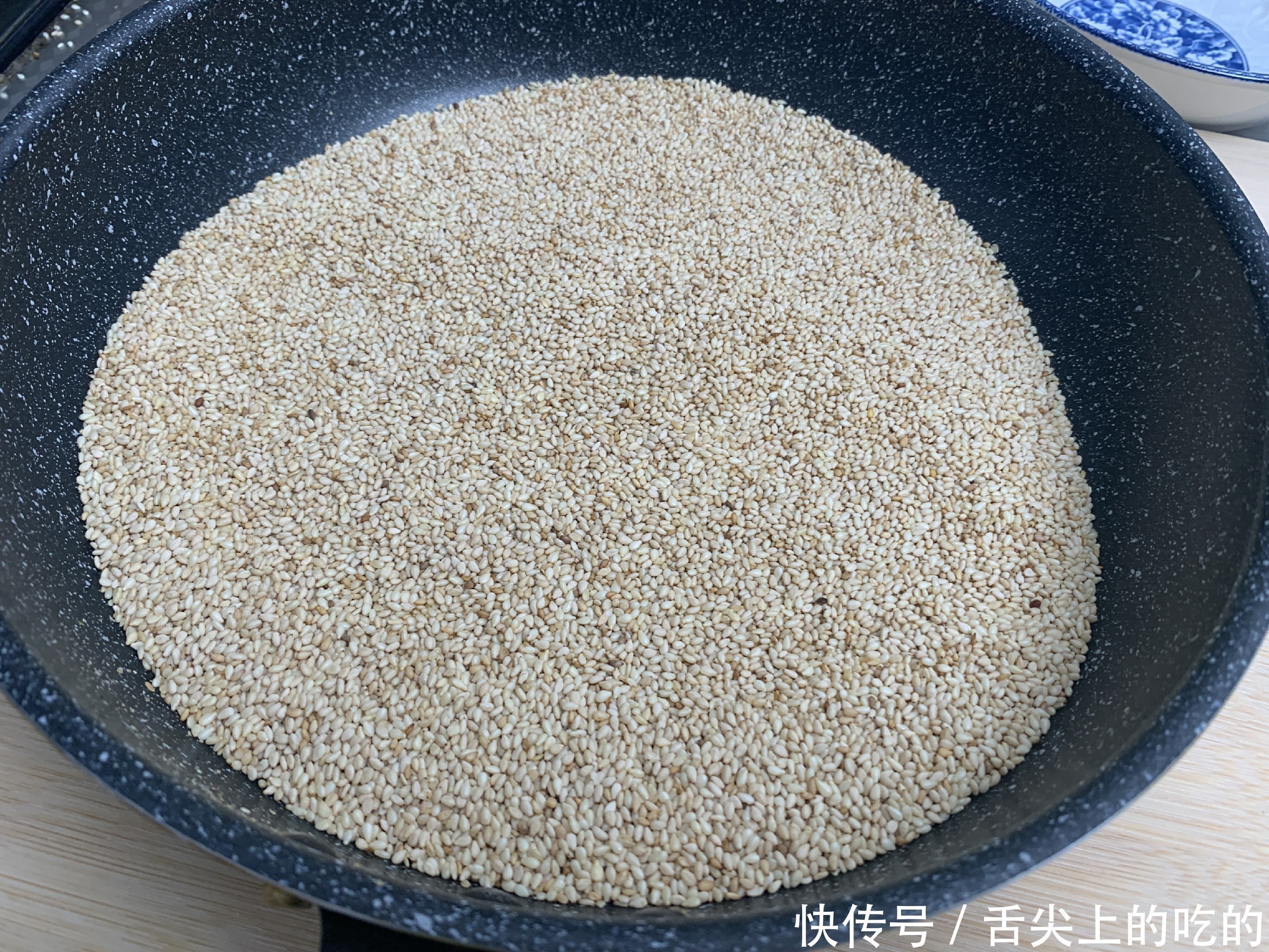 想吃芝麻酱不用买,5块钱自制一大瓶,纯正无添加,做法还简单