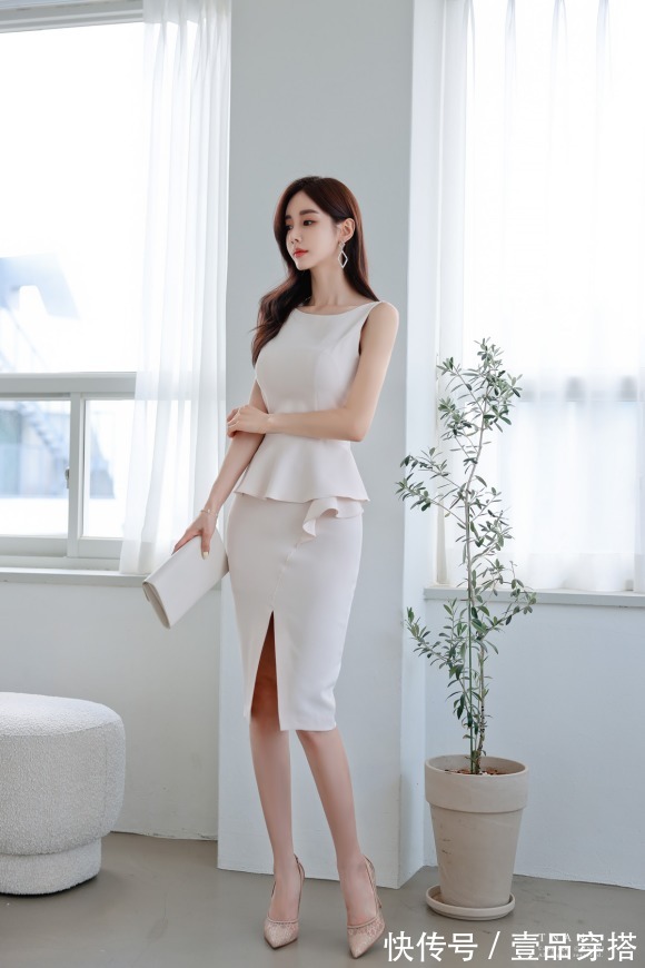 露背|女神孙允珠高清时尚搭配：温润初雨果杏微甜露背鱼尾裙
