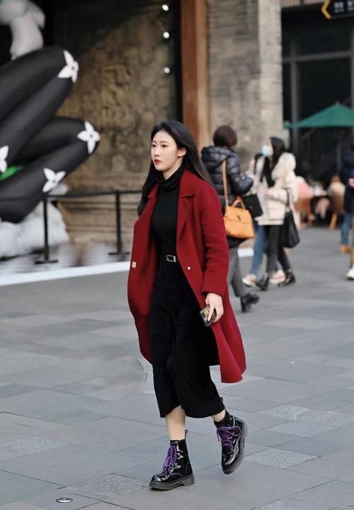 初春别把风衣藏起来，要想搭配更有范，日常打扮选风衣