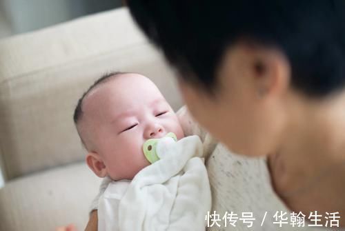 奶粉|同一天出生婴儿，一个母乳喂养，一个配方奶喂养，半年后差距明显