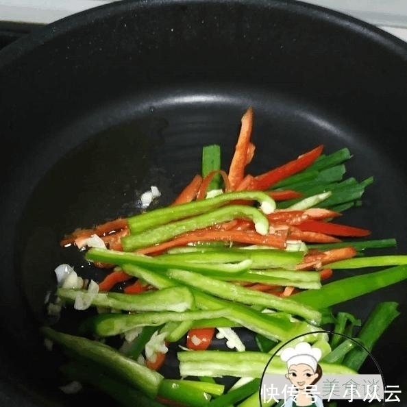  好吃|这两种素菜一起炒,原来这么好吃,难怪儿子喜欢,还埋怨我做少了