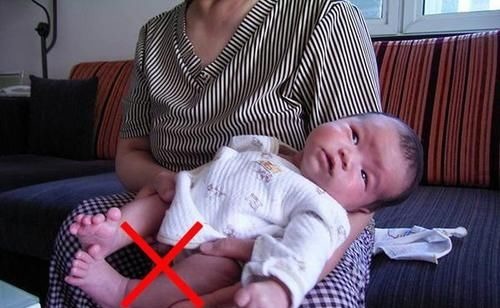 高鼻梁|不要对月子里新生儿做9件事,家长早知道早避坑,别影响娃的发育