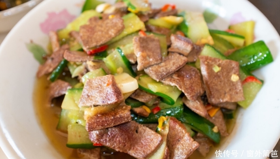 血脂异常|甘油三酯难以降不下来？医生：4种食物劝你少吃，血脂或能下降了