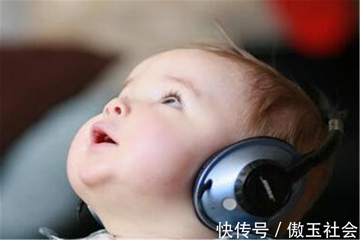 听觉|孩子智力发育情况,1岁内就有迹可循,有这3种表现多半是高智商