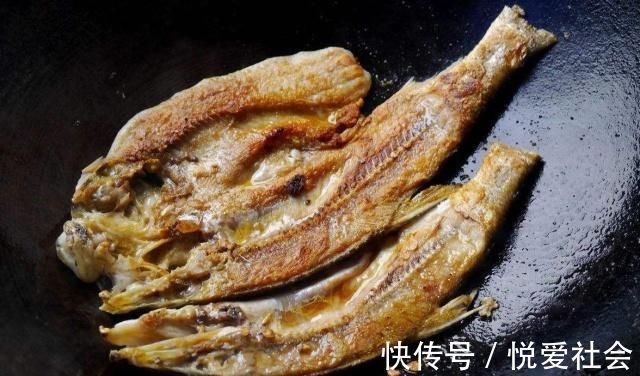海鲫鱼|煎鱼总粘锅掉皮?多半第1步就错了,试试这样做,煎鱼完整还美味