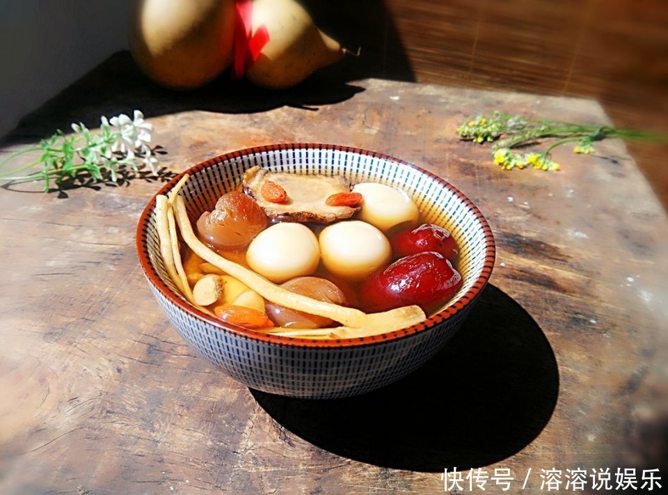 面色慘白,有氣無力多半是氣血不足,2味藥泡水喝,氣血雙補!