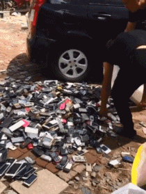 |搞笑GIF:你永远都猜不到 睡着后损友会对你做什么