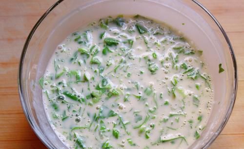 这菜叶子别扔掉，用来烙饼最好吃，清香扑鼻，大人小孩都爱吃