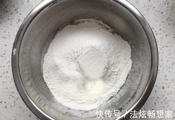 芝麻|平底锅就能搞定的芝麻薄脆饼，做法一看就会，吃一口就上瘾