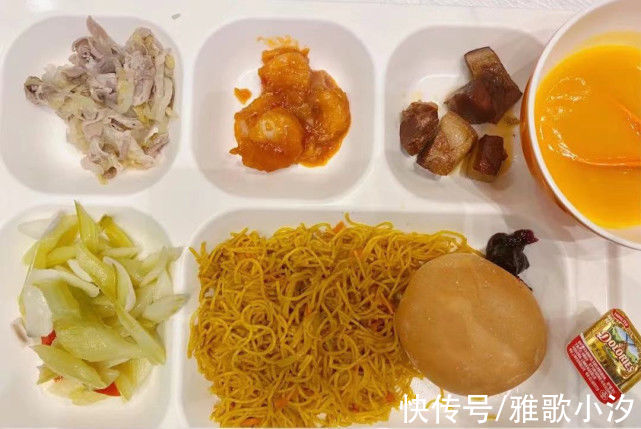 小蛋糕|北京冬奥志愿者晒“春节伙食”，堪比在家过年