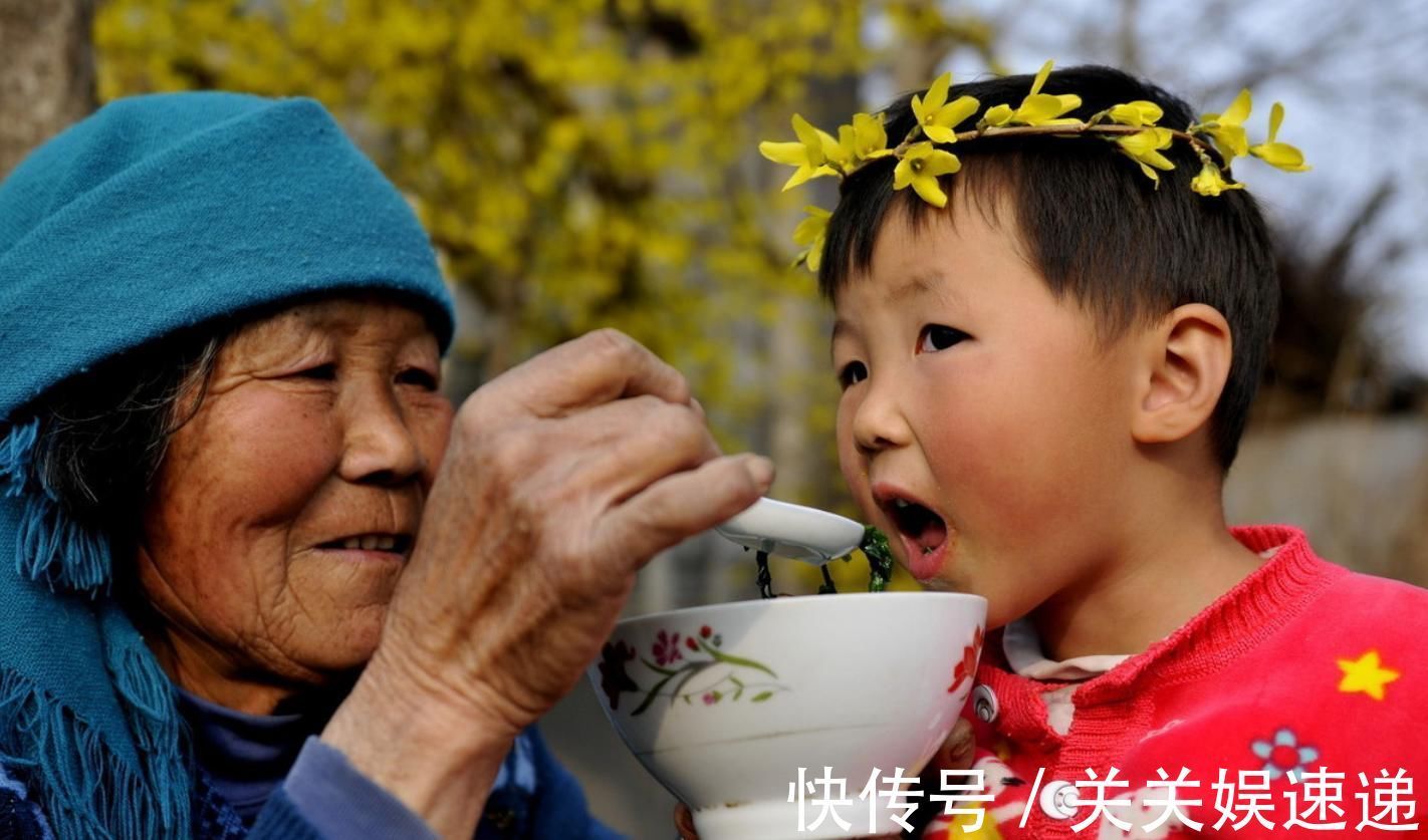 奶奶|2岁孩子被人贩子抱走,反诬陷奶奶是疯子,奶奶急中生智救回孩子