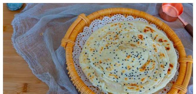 芝麻烧饼|最好吃的芝麻烧饼做法,不用烤箱,一次成型,咬一口掉一地渣,香