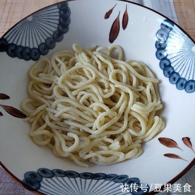 自制鸡蛋面最经典的做法，简单易学好上手