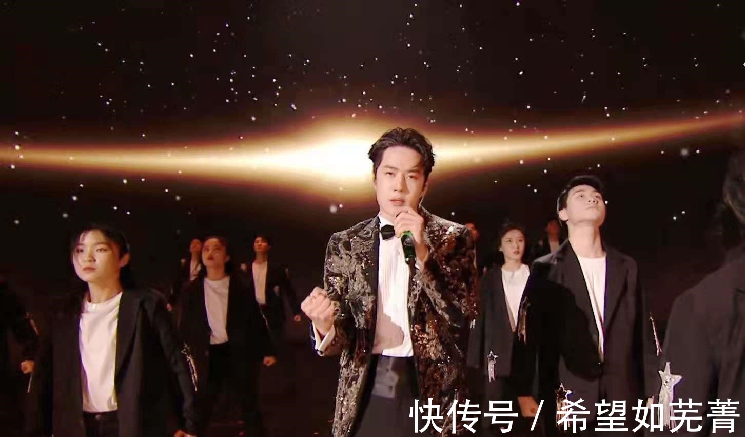 2022开年不顺,脸肿发胖致脱粉还有“眯眯眼”动作,王一博怎么了