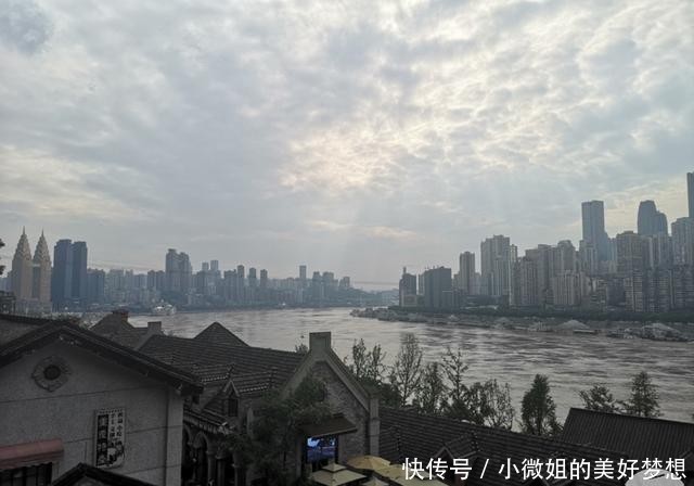  无敌|确实是刷航段保级利器！一人独占两个窗户，第一排腿部空间无敌！