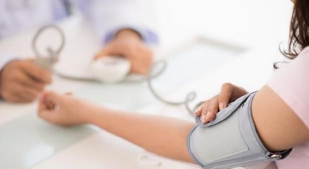 中老年人|患上高血压怎么办?1个动作坚持做,每天5分钟,血压稳住不乱升!