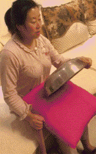 |搞笑GIF:你可能不相信,大妈就是靠一个脸盆过的科三