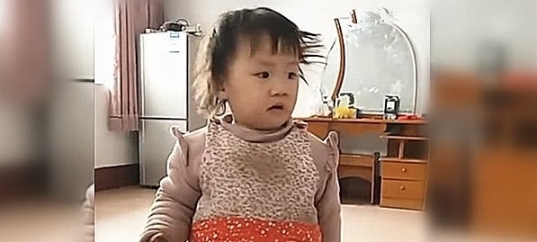 生活环境|两个小姐妹,一个是奶奶带大的,一个是姥姥带大的,还是有区别的