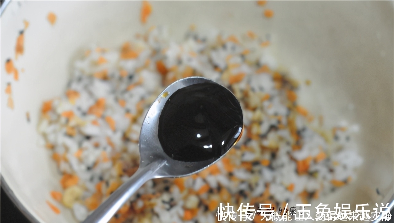 做法|米饭新做法,儿子着了迷,配点蔬菜,简单一做,天天吃不够