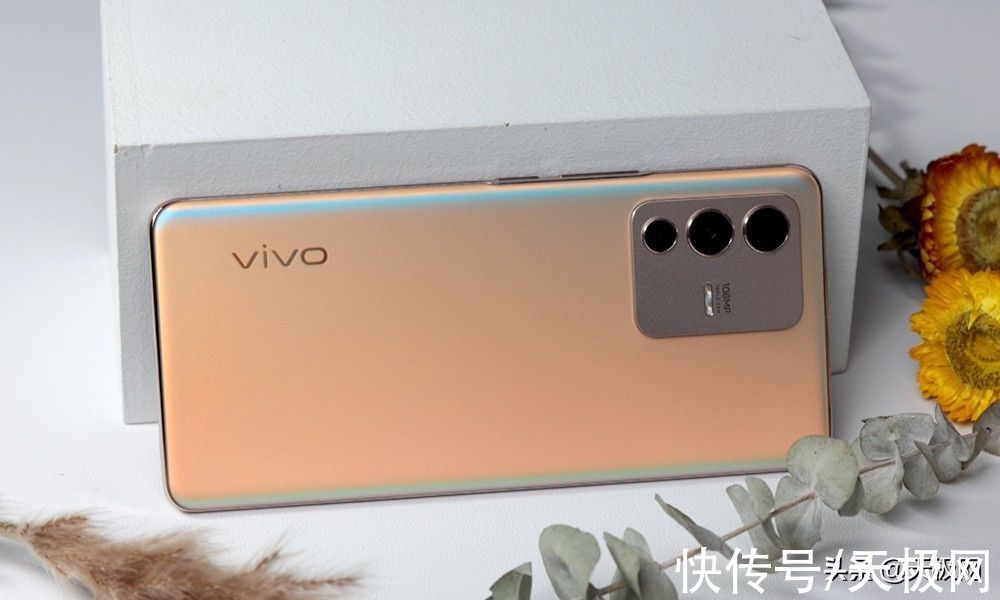 前置|vivo S12 Pro体验：轻薄光变做底，亿级主摄「书」全域平衡