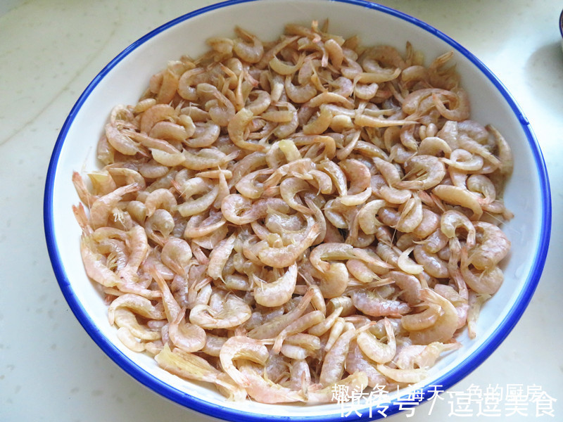 教您在家制作美味调味料,炒菜时加一点它比味精还鲜,快试试!