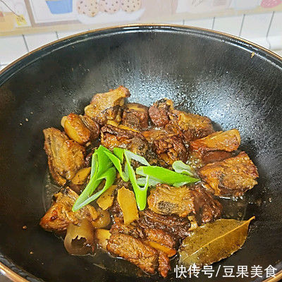 红烧排骨|家常红烧排骨这么好吃，大饭店的经常这么做，