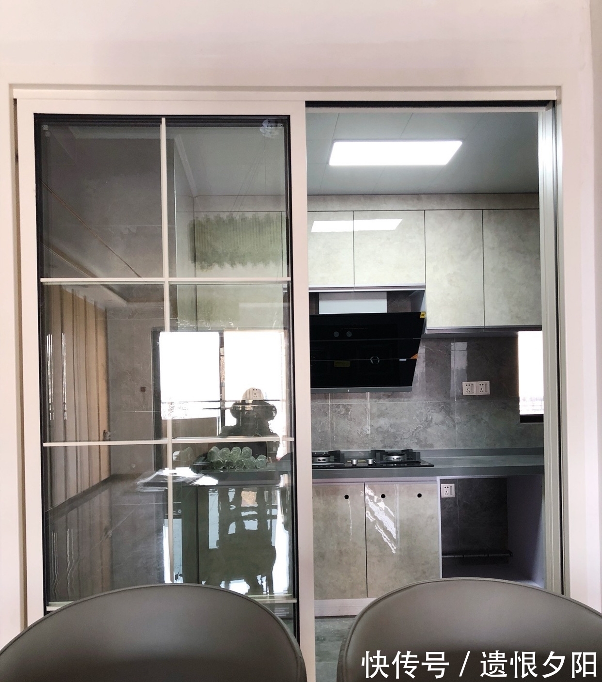 安装|等我有房了,学她装修,全屋贴钛合金线条,时尚又漂亮,很喜欢!