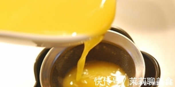 蒸鸡蛋,加水后直接蒸就大错特错!多做2步,细腻嫩滑,像豆腐脑