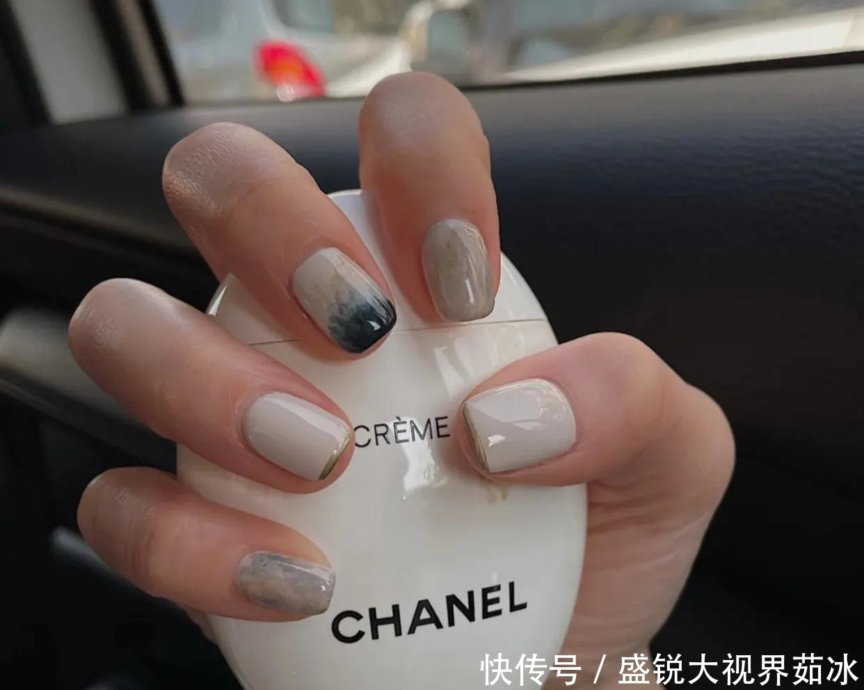 高级不撞款的晕染美甲,活泼可爱,冰淇凌样式软糯甜美!