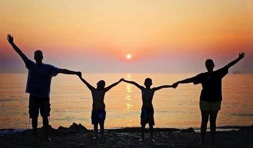 疾病|全球首例!2岁女童却有80岁的脸,网友:希望能像本杰明巴顿一样