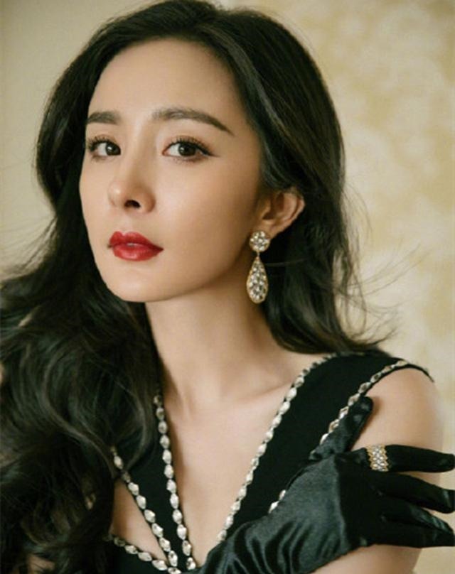 发型 别被发型毁了造型,看起来充满了“大妈感”,换发型推荐这几种