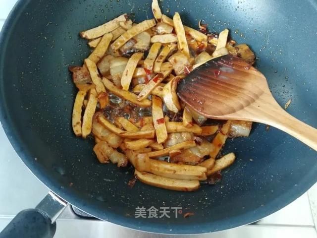  淀粉适量|香干炒肉最美味的做法，你一定要学会！做法简单，好吃又下饭