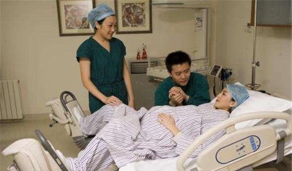 产房|顺产妈妈进产房,两样东西别忘了带进去,带好一样产妇少遭一份罪