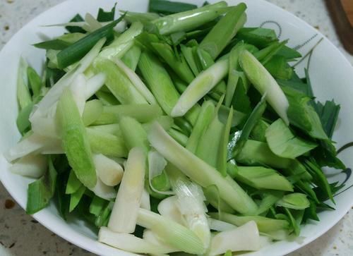 大忌|为啥腊肉一炒就变硬?原来直接下锅是大忌!多加1步,腊肉香又嫩