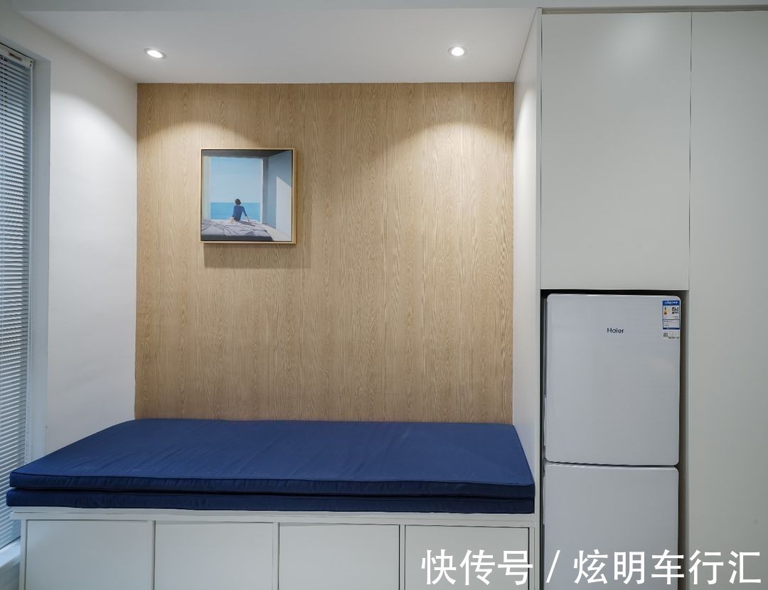 客厅|不到30平的单身小公寓,所有设备一应俱全,还有可旋转的电视