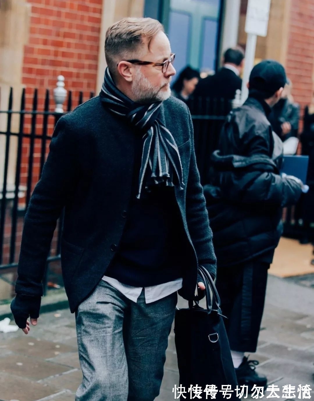 loro 卷福基努里维斯,在打造绅士这点上心有灵犀